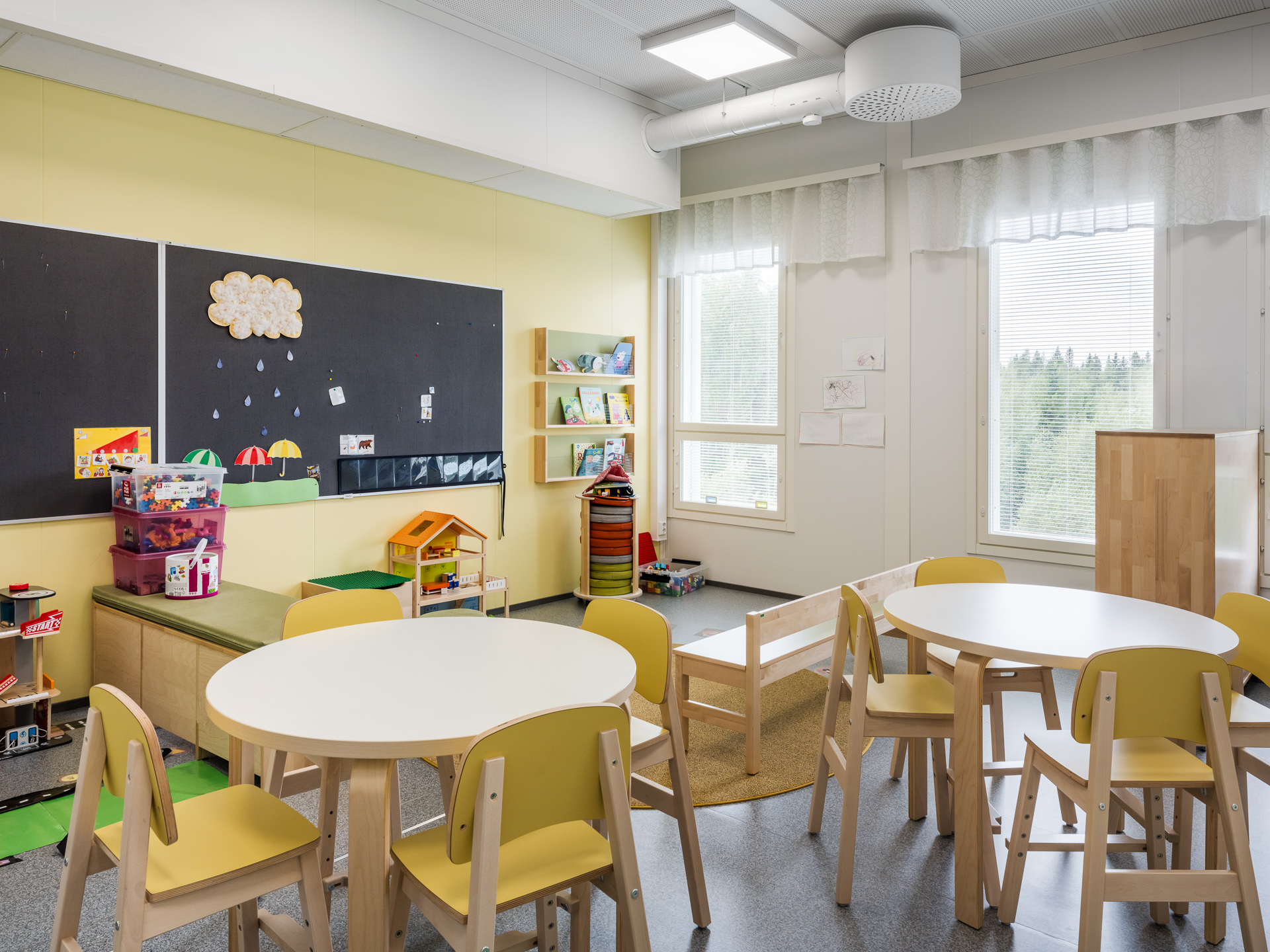 Förskolemiljö i dynamisk modulbyggnad för barnens lek och lärande.