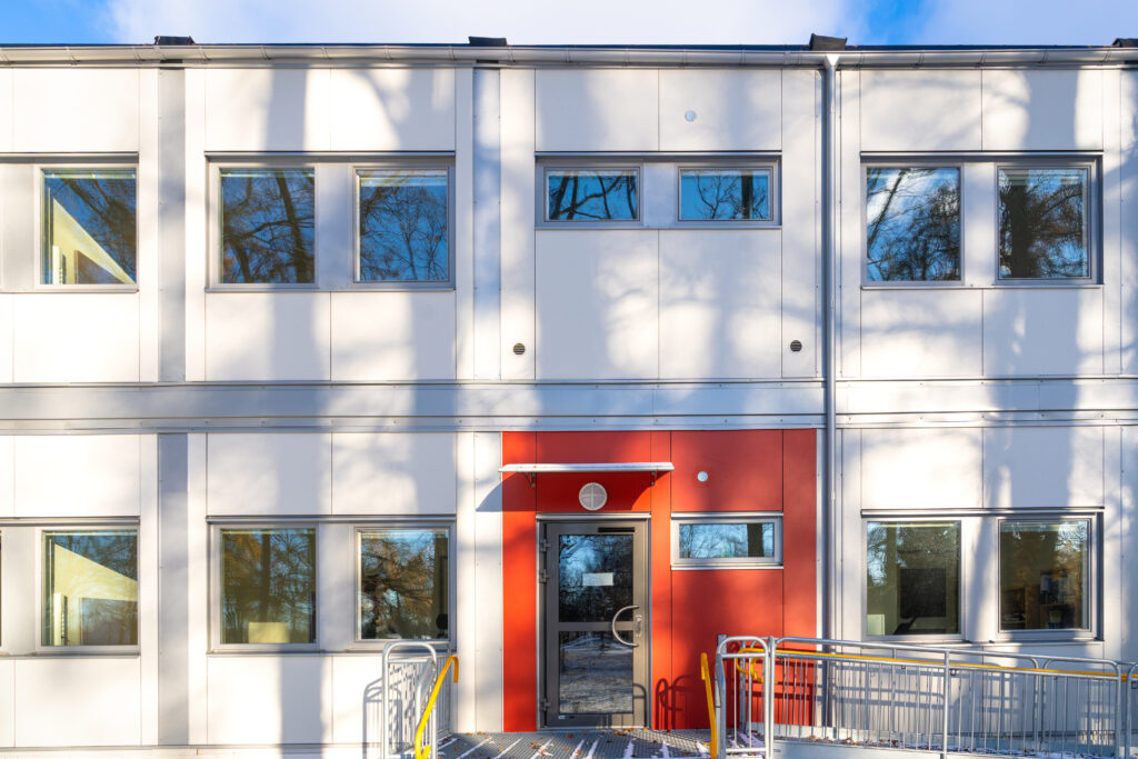 Entré till BUP-byggnaden vid Ryhovs sjukhus i Jönköping